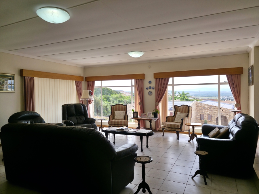 6 Bedroom Property for Sale in Wavecrest Eastern Cape